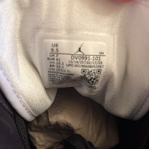 Nike Air Jordan 1 Mid 'Panda' - Picture 9 of 15